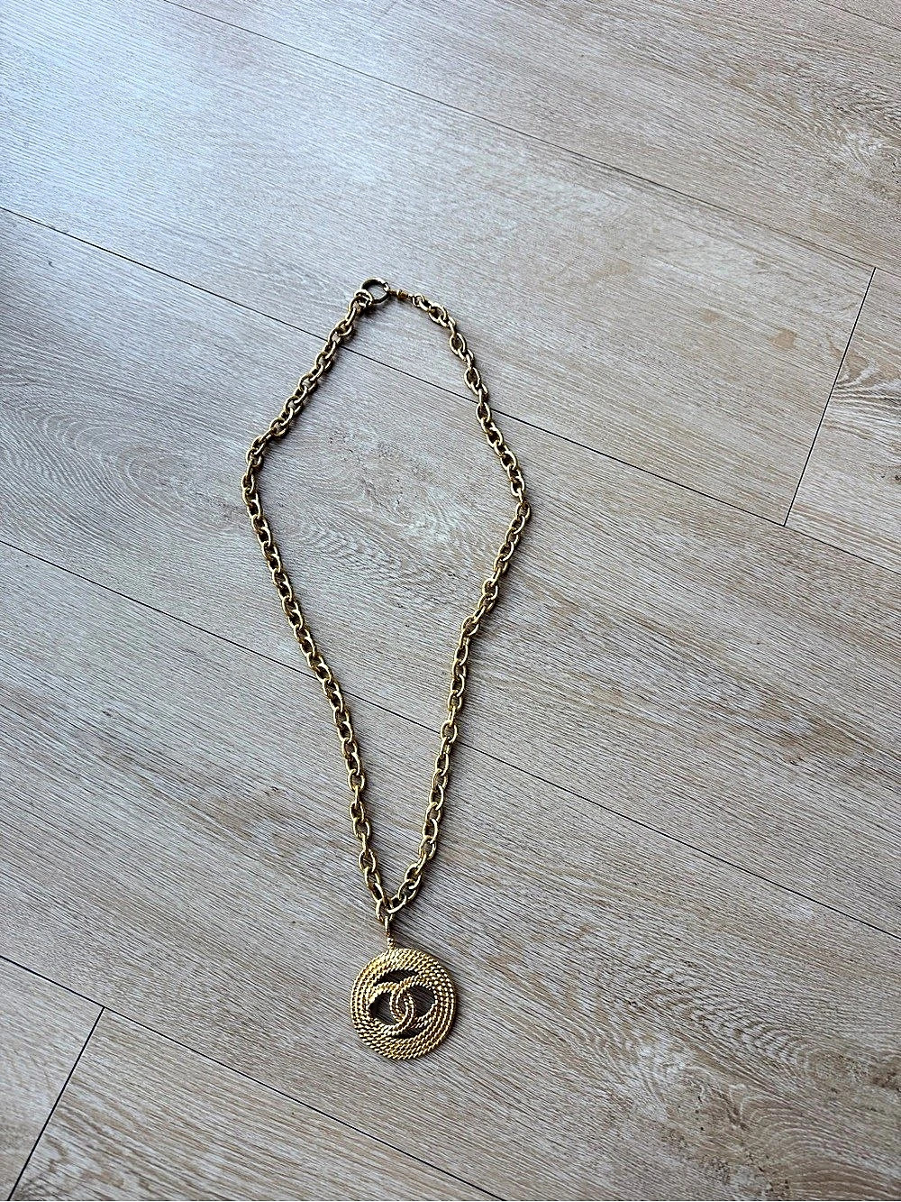 Chanel 1980s Vintage Gold-Tone Twisted Rope CC Logo Pendant Necklace